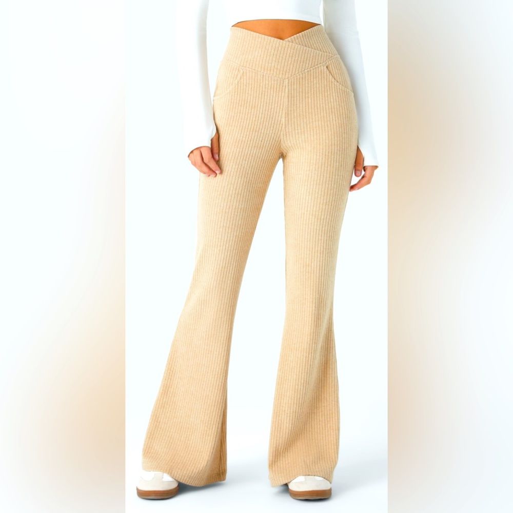 HALARA Beige Ribbed Flare Leggings
